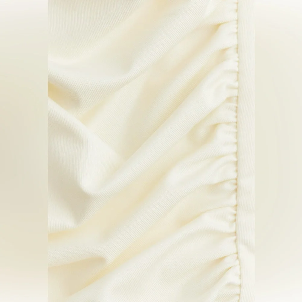 NWT H & M Women's Jersey One-Shoulder Black Fitted Crop Top. Size: XXL. - Picture 2 of 5